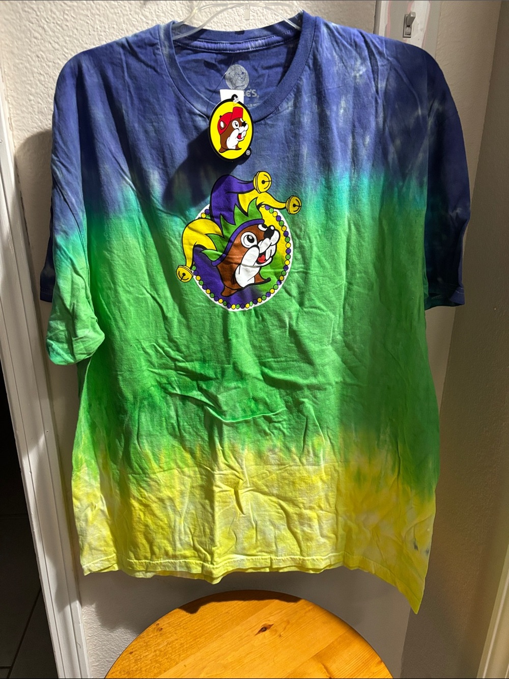 Buc-ees Adult Matdi Gras Shirt XL NWT